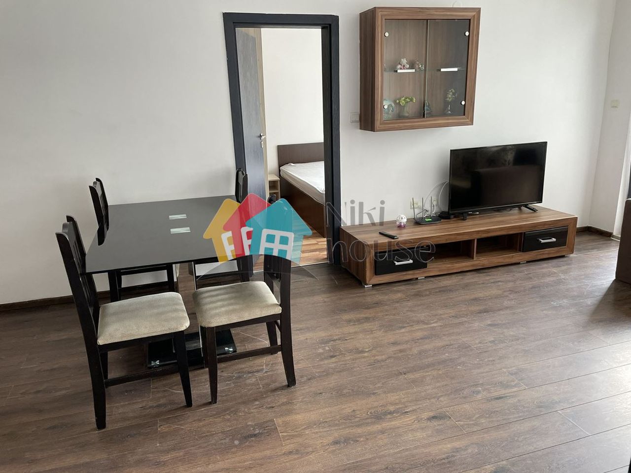 Продава се Тристаен апартамент в к.к. Златни пясъци - 110 кв.м за 1000 €/кв.м - Снимка #1