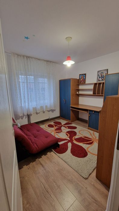 Vând apartament 3 camere  Micro 16 decomandat