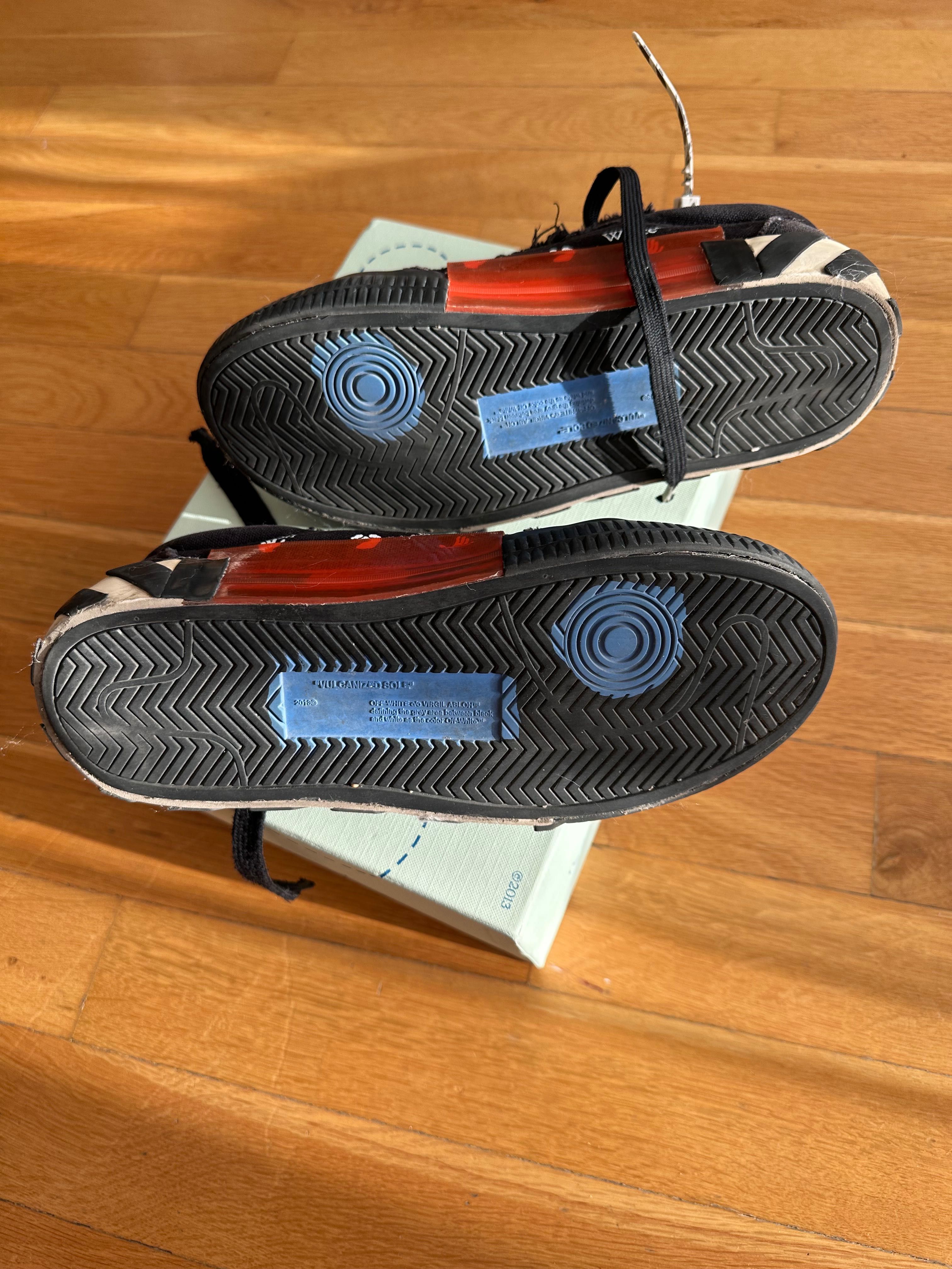 Off white , Toscablue