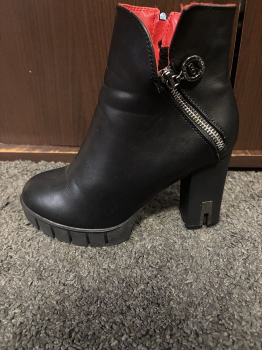 Botine cu toc de dama