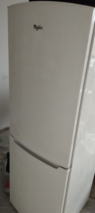 Хладилник с долен фризер Whirlpool