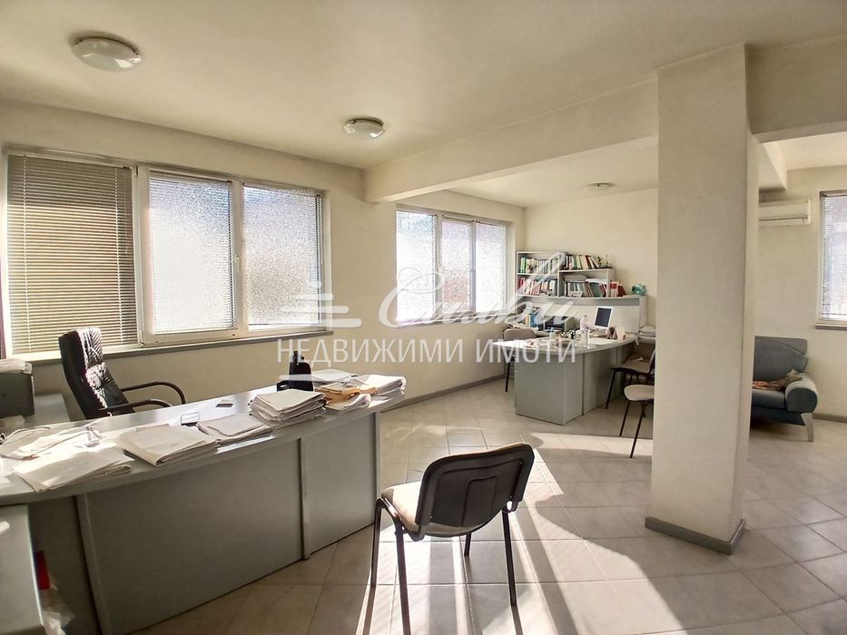 Офис в ТУХЛЕНА сграда - кв. Център!