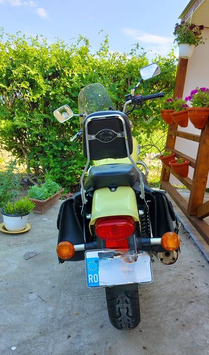 Vând motocicletă Suzuki Marauder GZ250