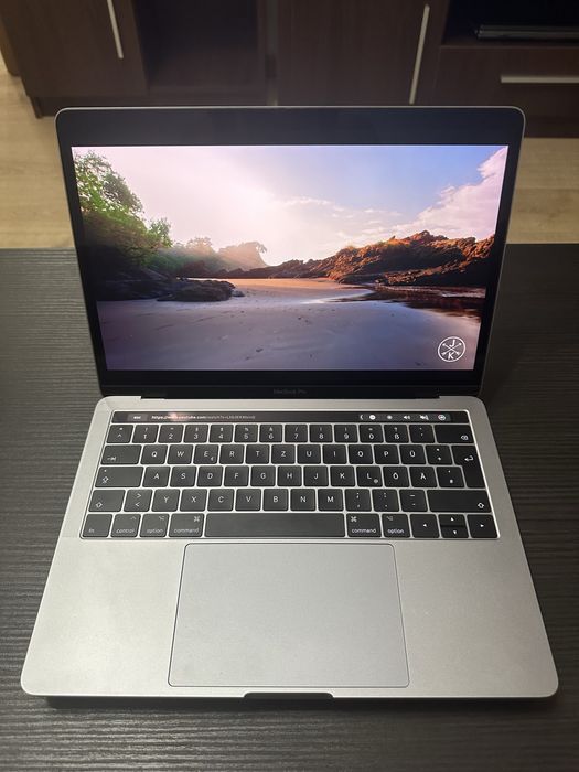 Macbook Pro 13” , 2017 Touchbar , 256 GB , 16 GB RAM