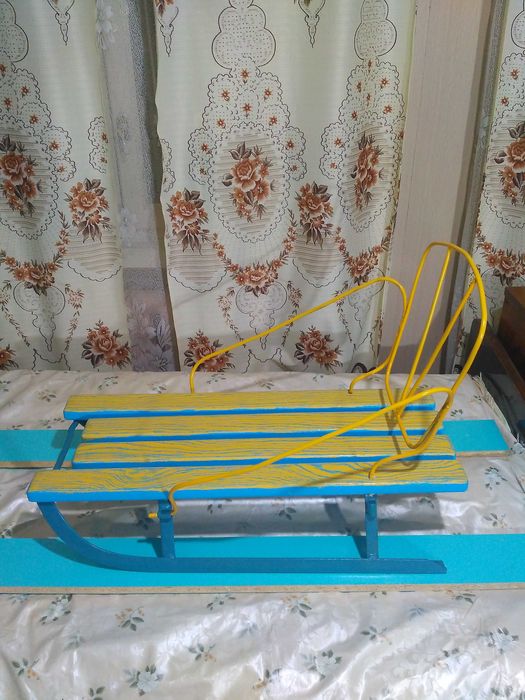 Продам оригинальные санки со съёмной спинкой