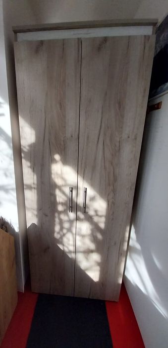 Vând mobila cu 2 uși, dulap mic cu sertar, masă bucătărie