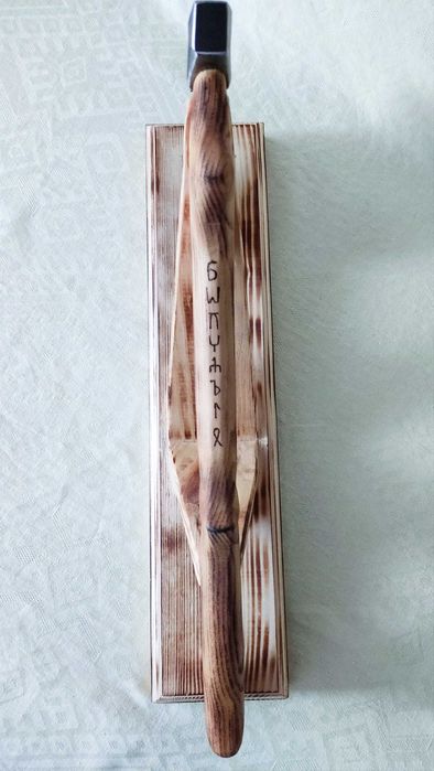 Брадва в прабългарски стил със стойка - ръчна изработка