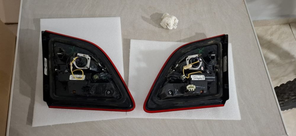 Стопове за багажника ляв и десен на мерцедес мл 350 w166 ,