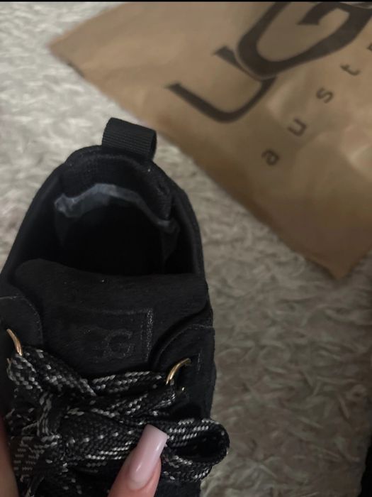 2 perechi de adidași