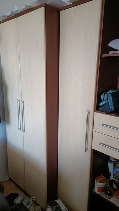 Șifonier și vitrina