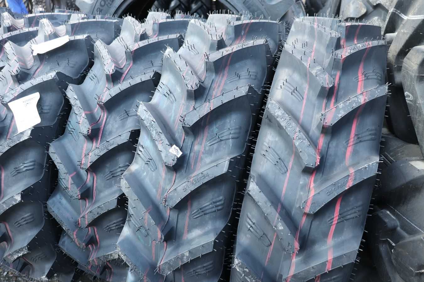 Cauciucuri noi 9.5R24 radiale 250/85R24 pentru tractor cu incarcator