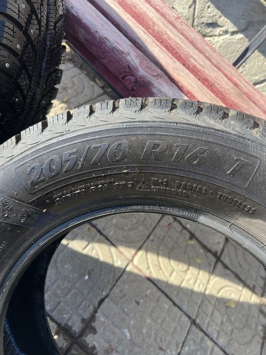 Резина зимняя шиповоная 205/70/16