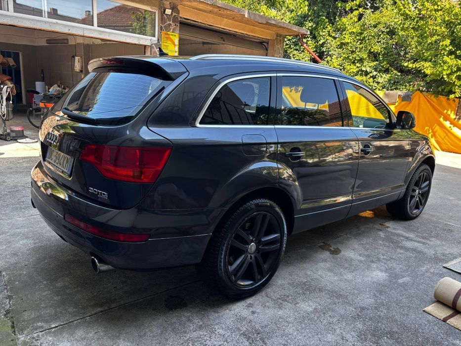 Audi q7 recent adus