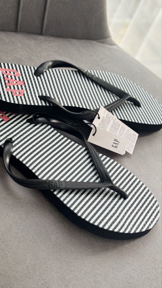 Сланцы от бренда GAP