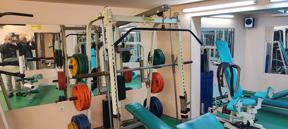 Гладиатори, лежанки, кростренажори, велоенергометри. Фитнес оборудване