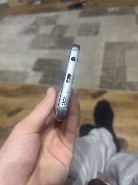 Samsung Galaxy S7 edge.