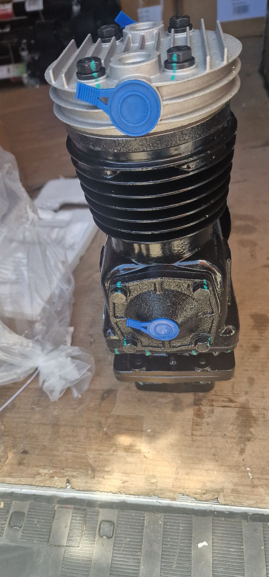 Compresor aer ttttttt u 650 preț 1250 lei cu tva nou se poate trimite