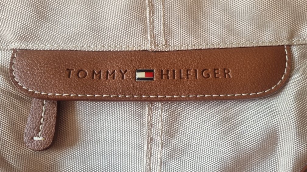 Tommy Hilfiger чанта