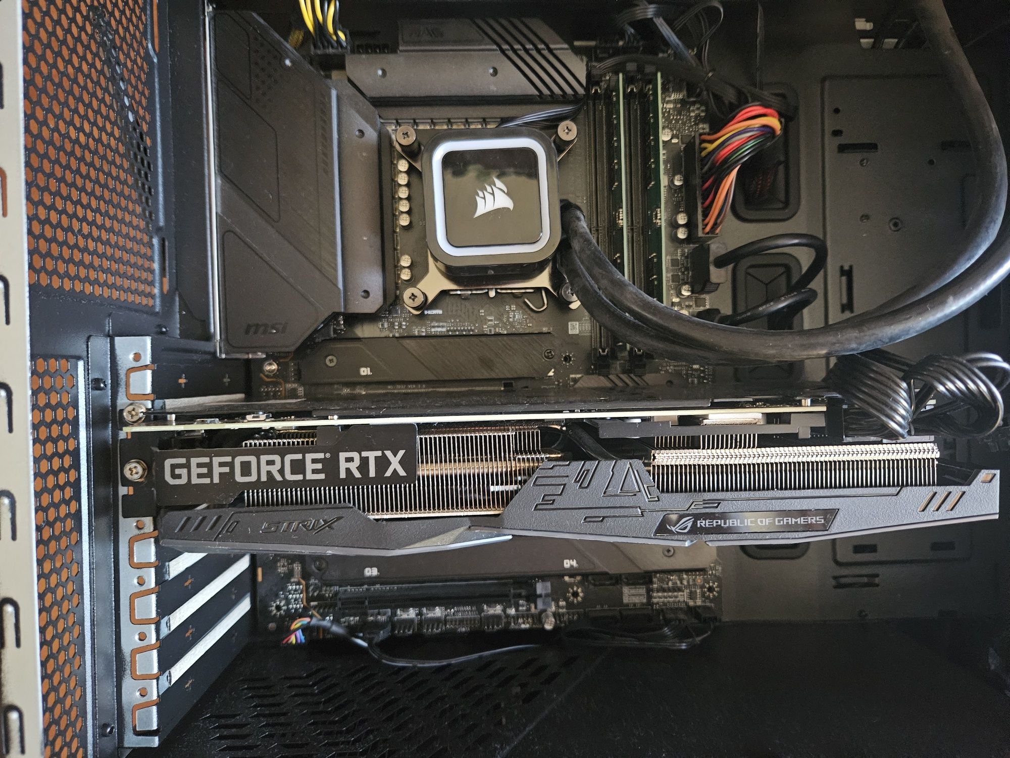 Продавам геймърски компютър I7 12700kf, RTX, водно охлаждане
