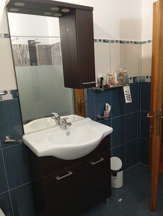 Vand mobila baie cu chiuveta si oglinda inclusa,made in Italia