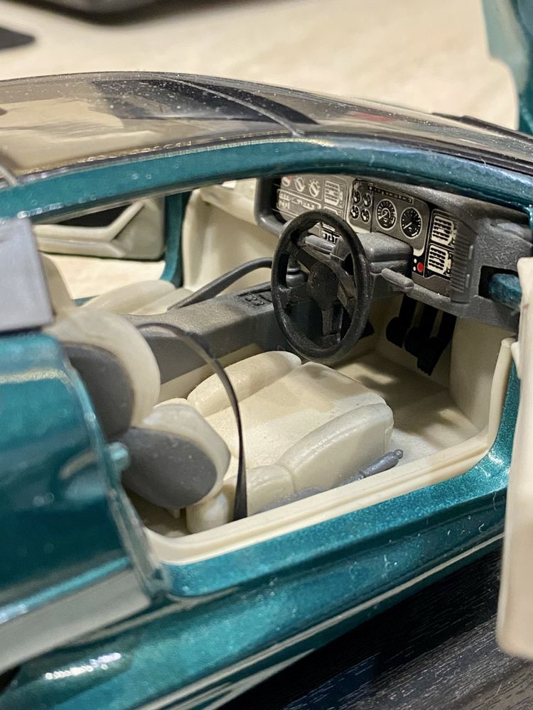 Jaguar XD 220 1992 Maisto, 1:18 размер, дължина 27 см