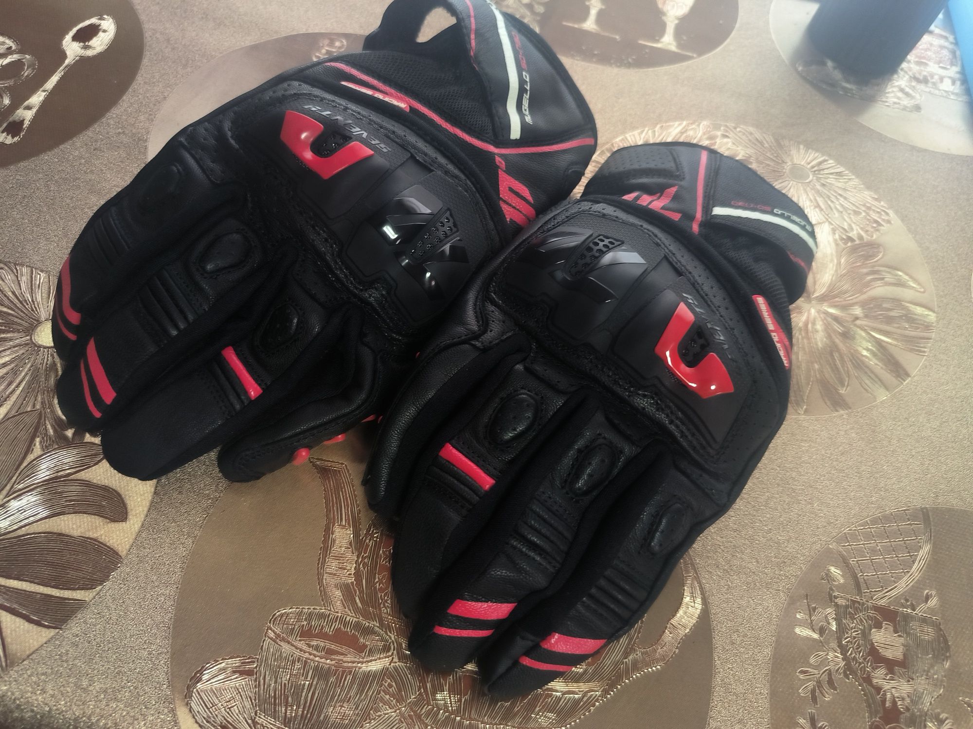 Vând casca moto axxis + mănuși seventy