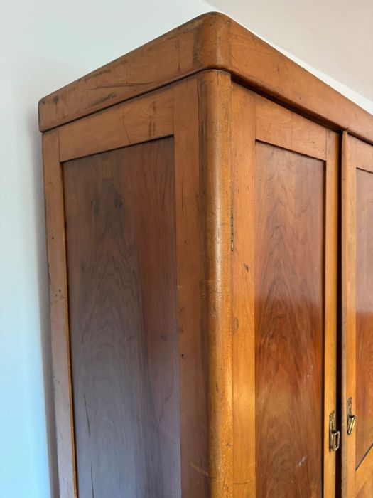 Dulap vechi în stare foarte bună