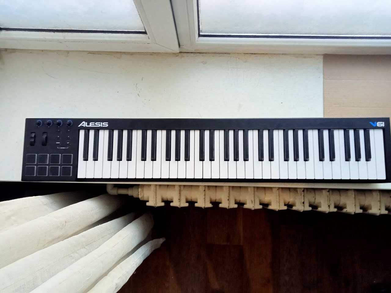 MIDI клавиатура Alesis V61