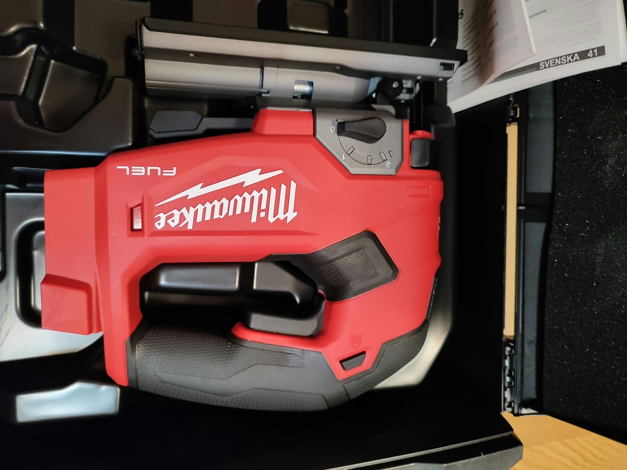 Hilti , Milwaukee ferestrau pe acumulatori