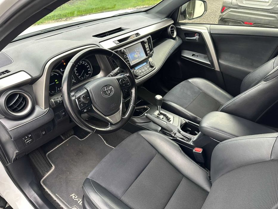 Toyota RAV4 STYLE Hybrid Distronic