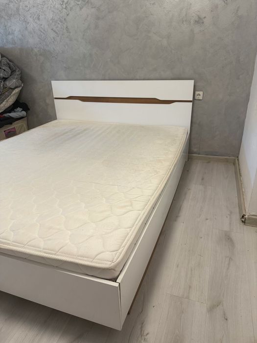 Спалния с матрак 160/200