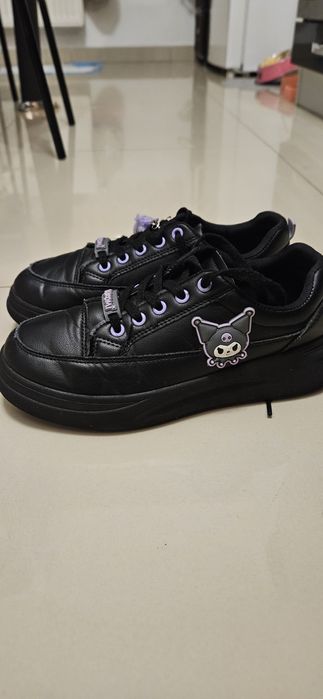 Adidasi Kuromi piele