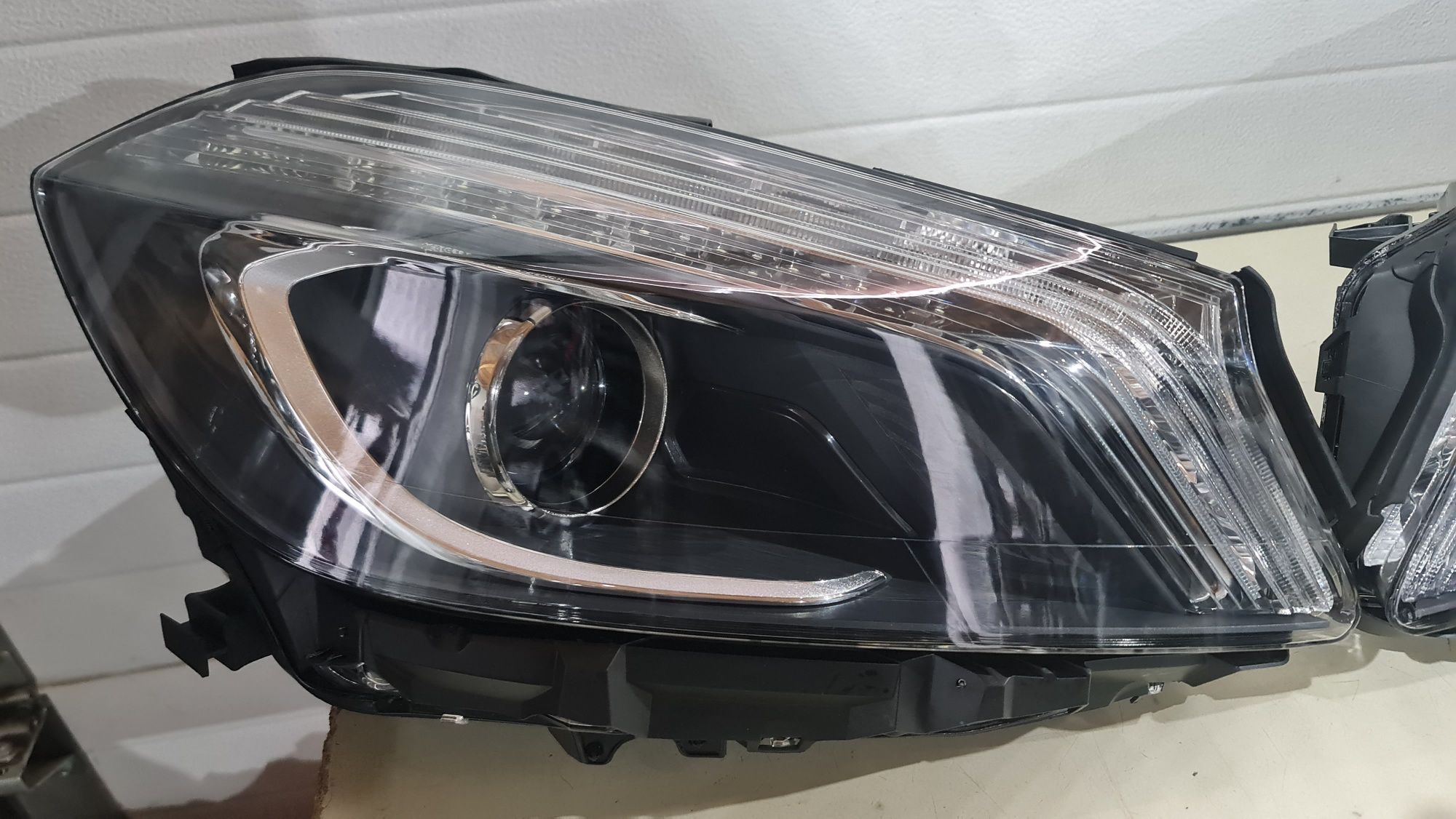 Far stanga dreapta Mercedes A Class W176 BI-XENON A176