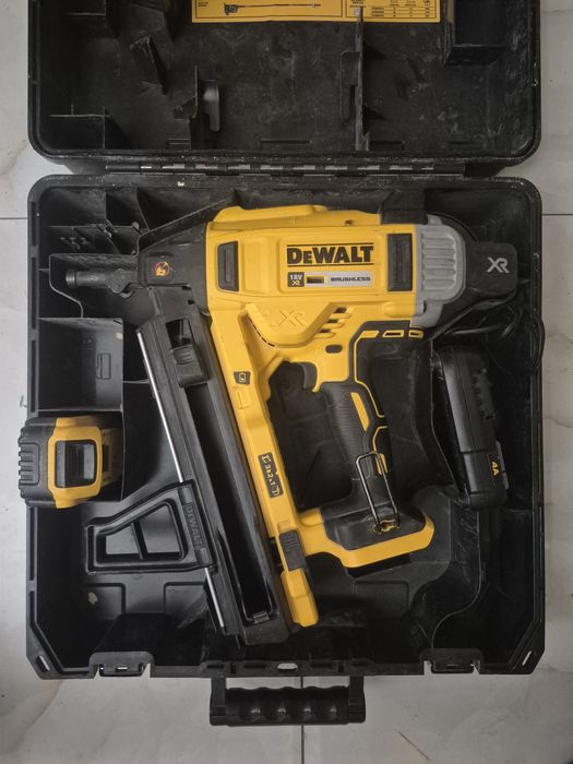 Pistol cuie beton dewalt dcn890