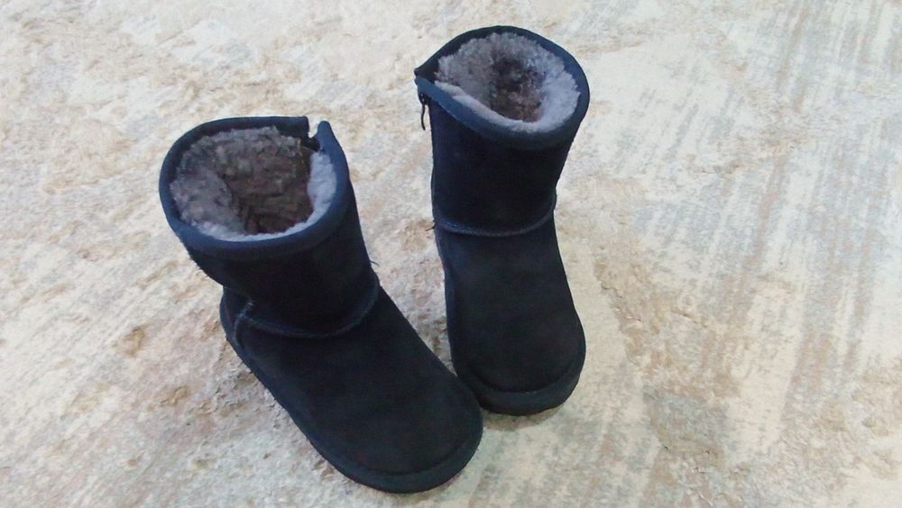 Продам детские угги