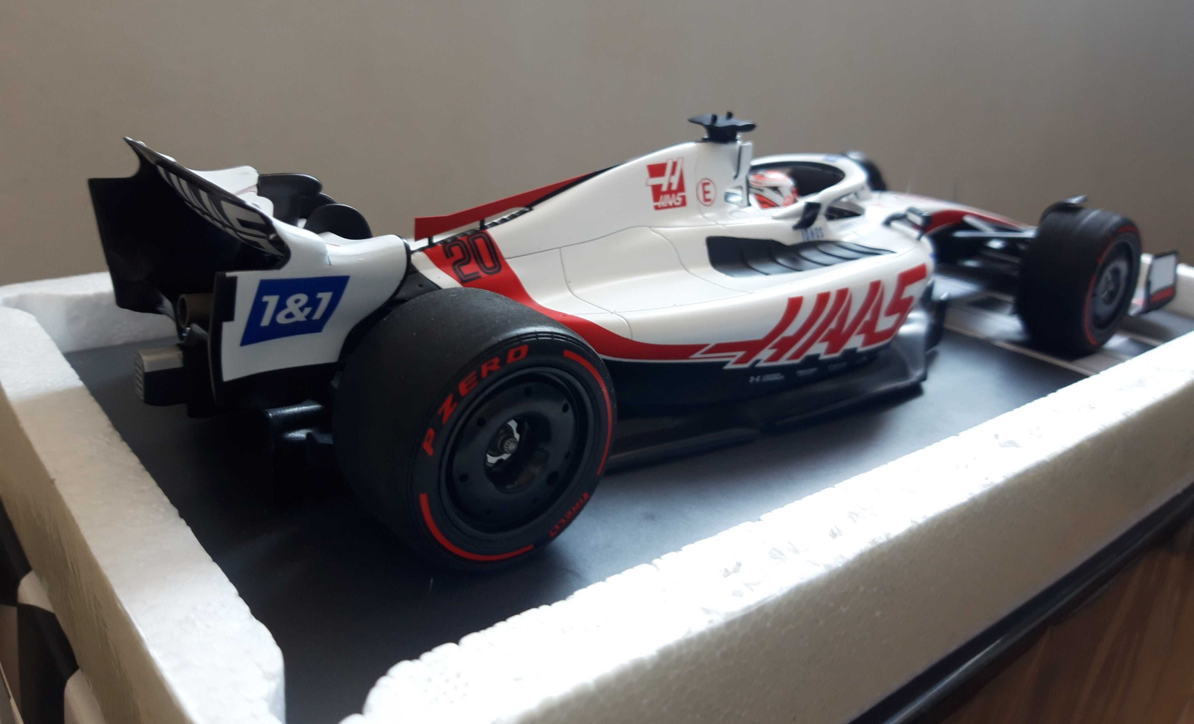 Minichamps 1,18 HAAS VF 22 F 1 KEVIN Magnussen GP 2022 Bahrain