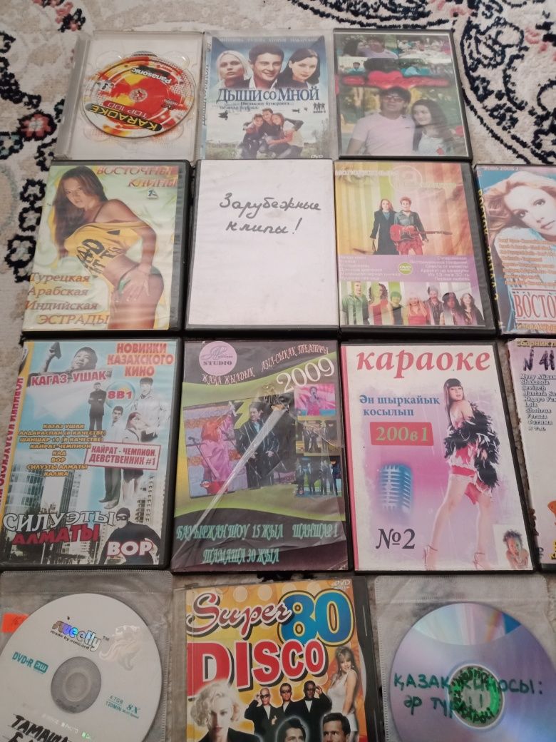 DVD и СД диски с клипами.