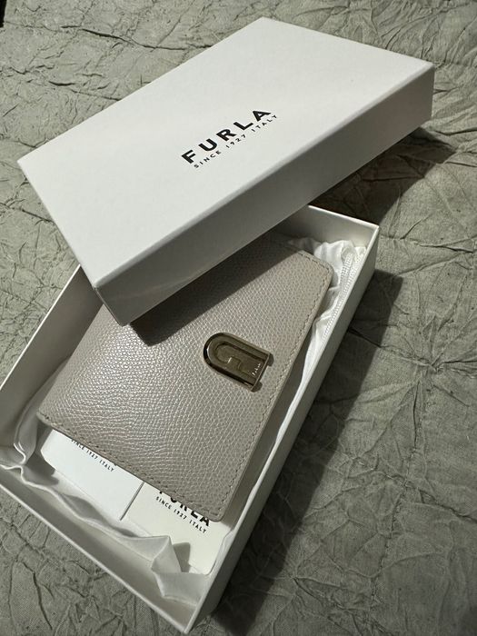 Малко дамско портмоне Furla