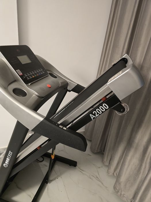 Banda de alergat electrica BodyFit® A2000, App Fitshow, Motor 2,5 CP,