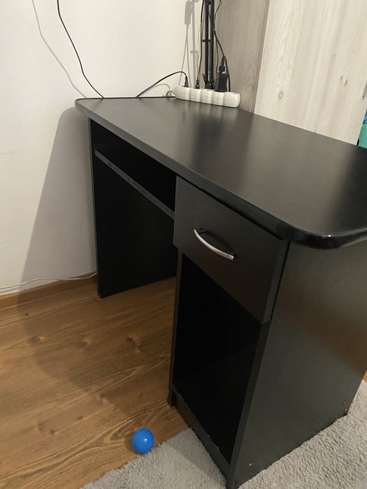 Vand birou negru in stare buna