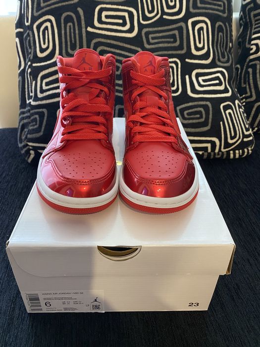 Air Jordan 1, Mid SE