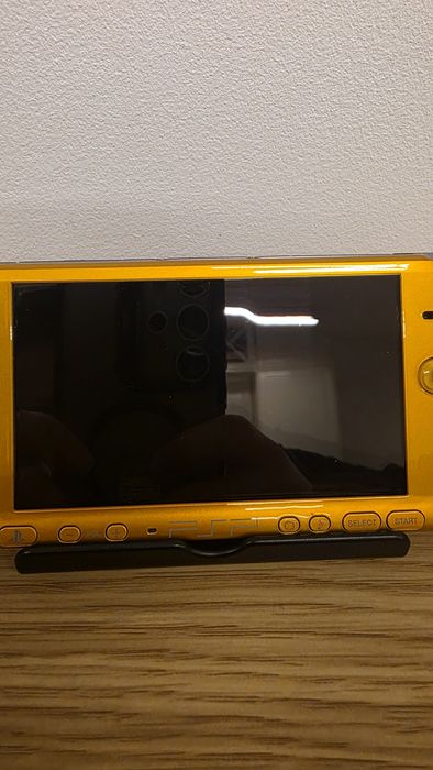 Vand consola Sony PSP 3000, editie speciala, in conditie foarte buna.