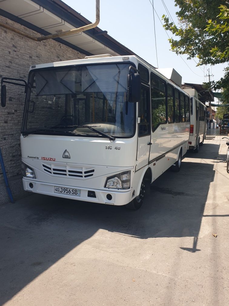 Avtobus isuzu Hc40