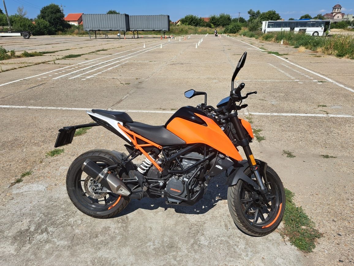 KTM DUKE 125 ABS (Honda Cbr 125,Yamaha ifz125)