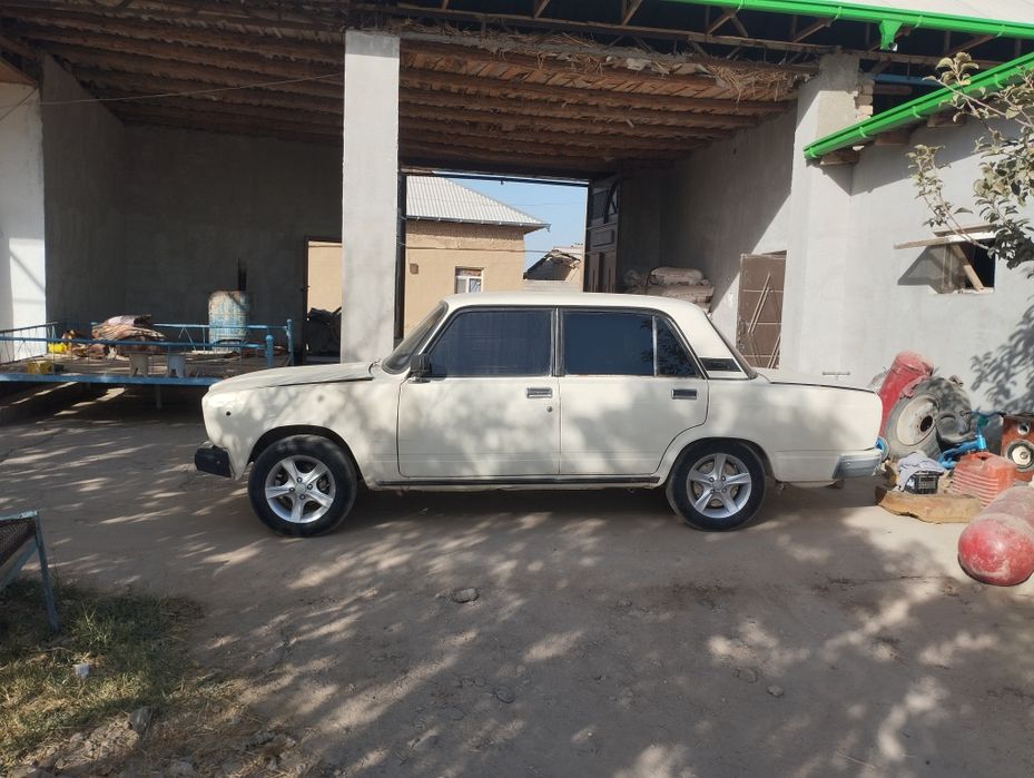 Vaz 2107 sotiladi srochna