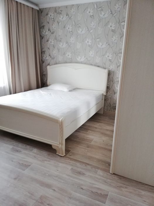 Продаю спальный гарнитур