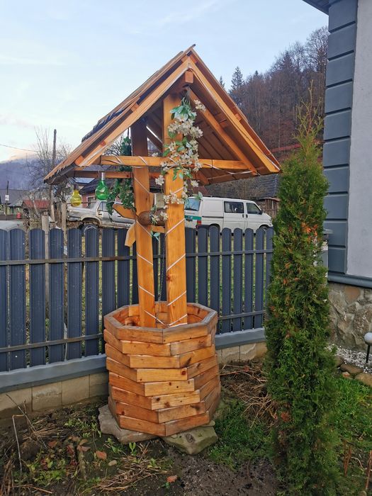 Fântână decorativa din lemn
