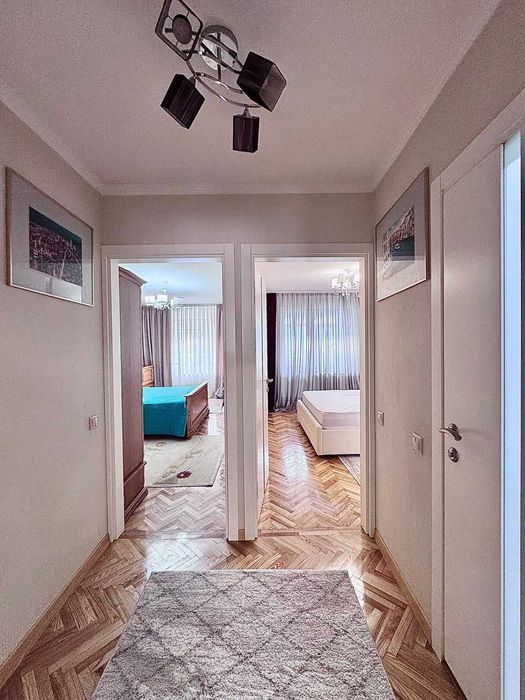 Тристаен имот в Студентски град