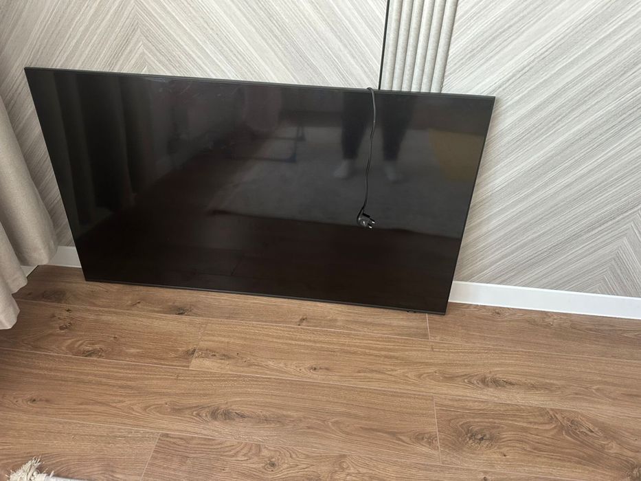 Продам телевизор только экран сломан на половину только показывает