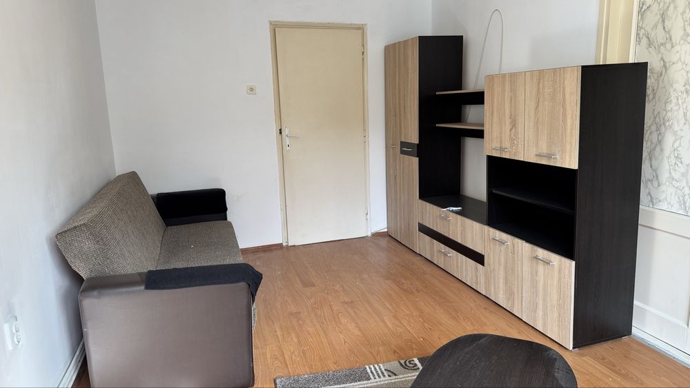 Vand apartament doua camere